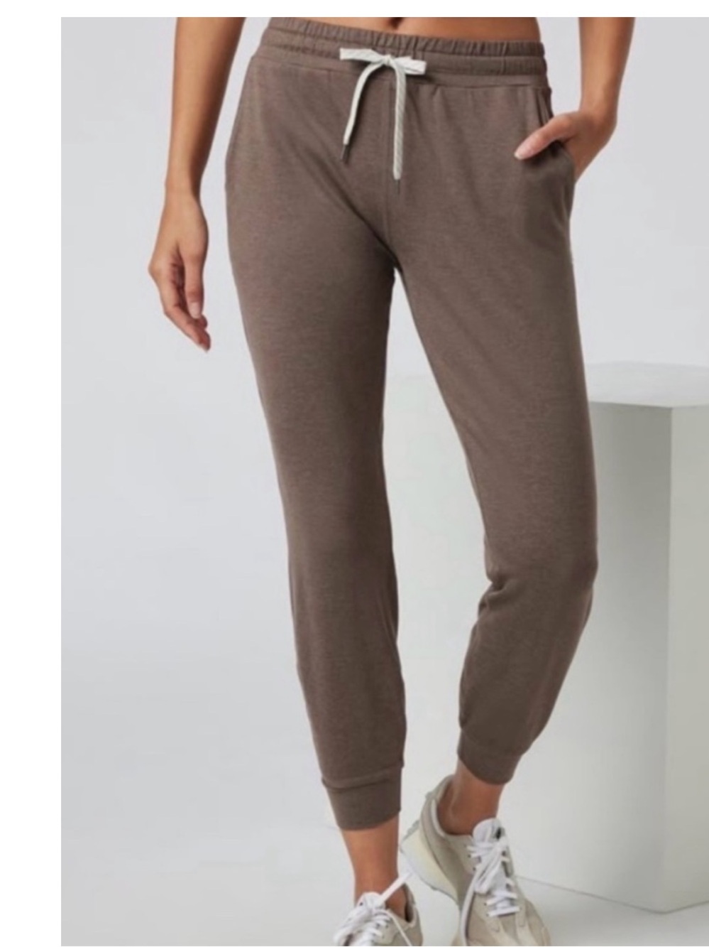 Vuori Brown Halo Performance Joggers